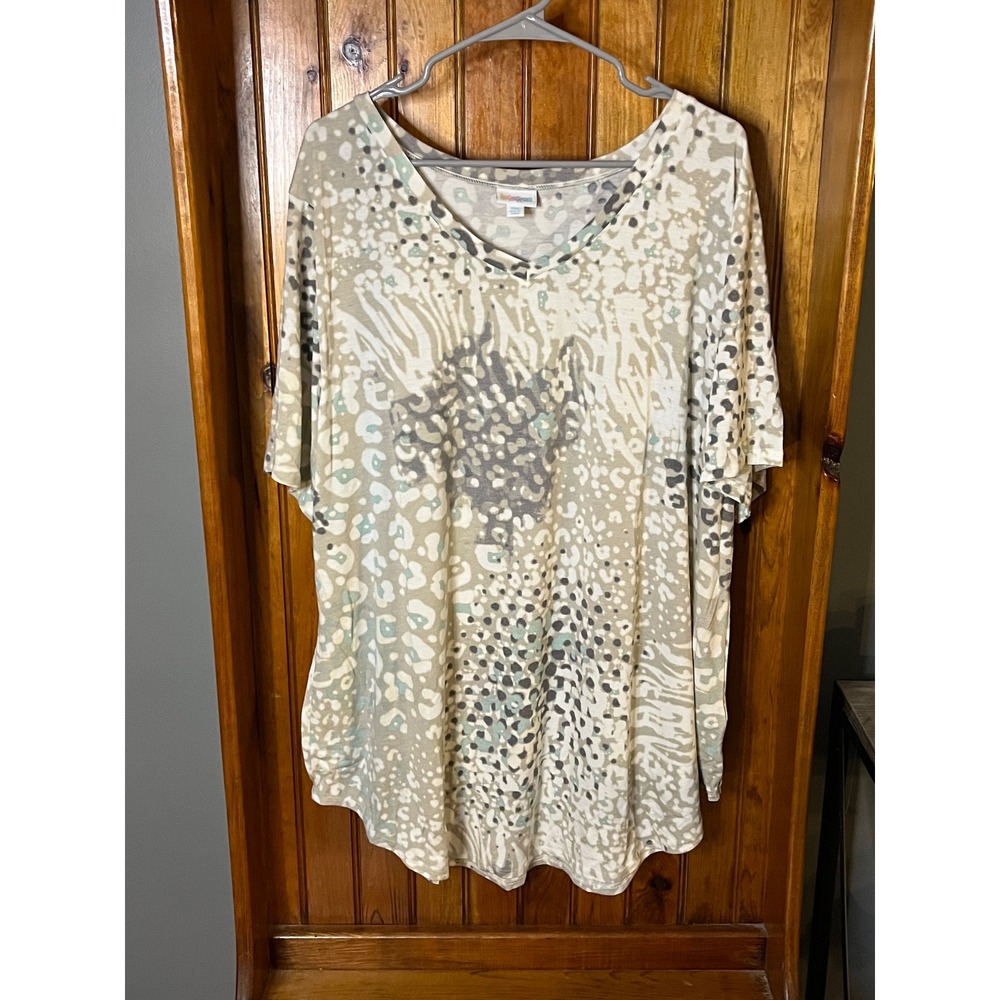 LuLaRoe 2XL Iris Animal Print V Neck‎ Short Sleeve Tunic Top